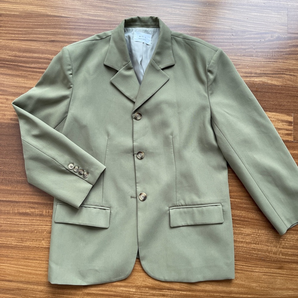 Clean girl chic oversized blazer